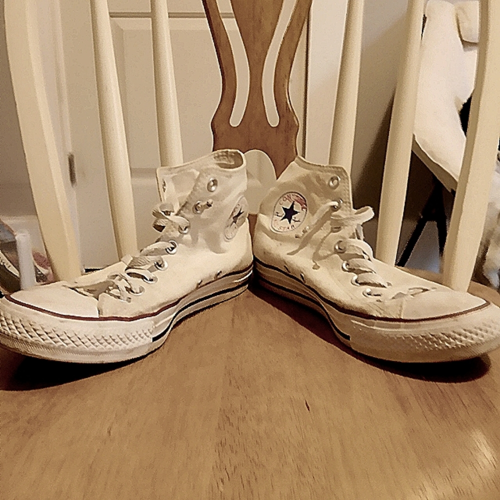 Converse size 7